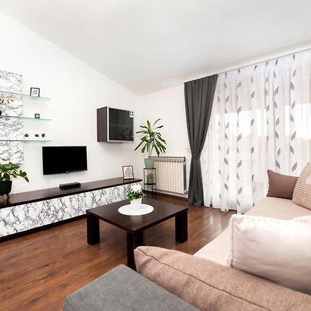 Mate & Mira Apartment โรวีน ภายนอก รูปภาพ