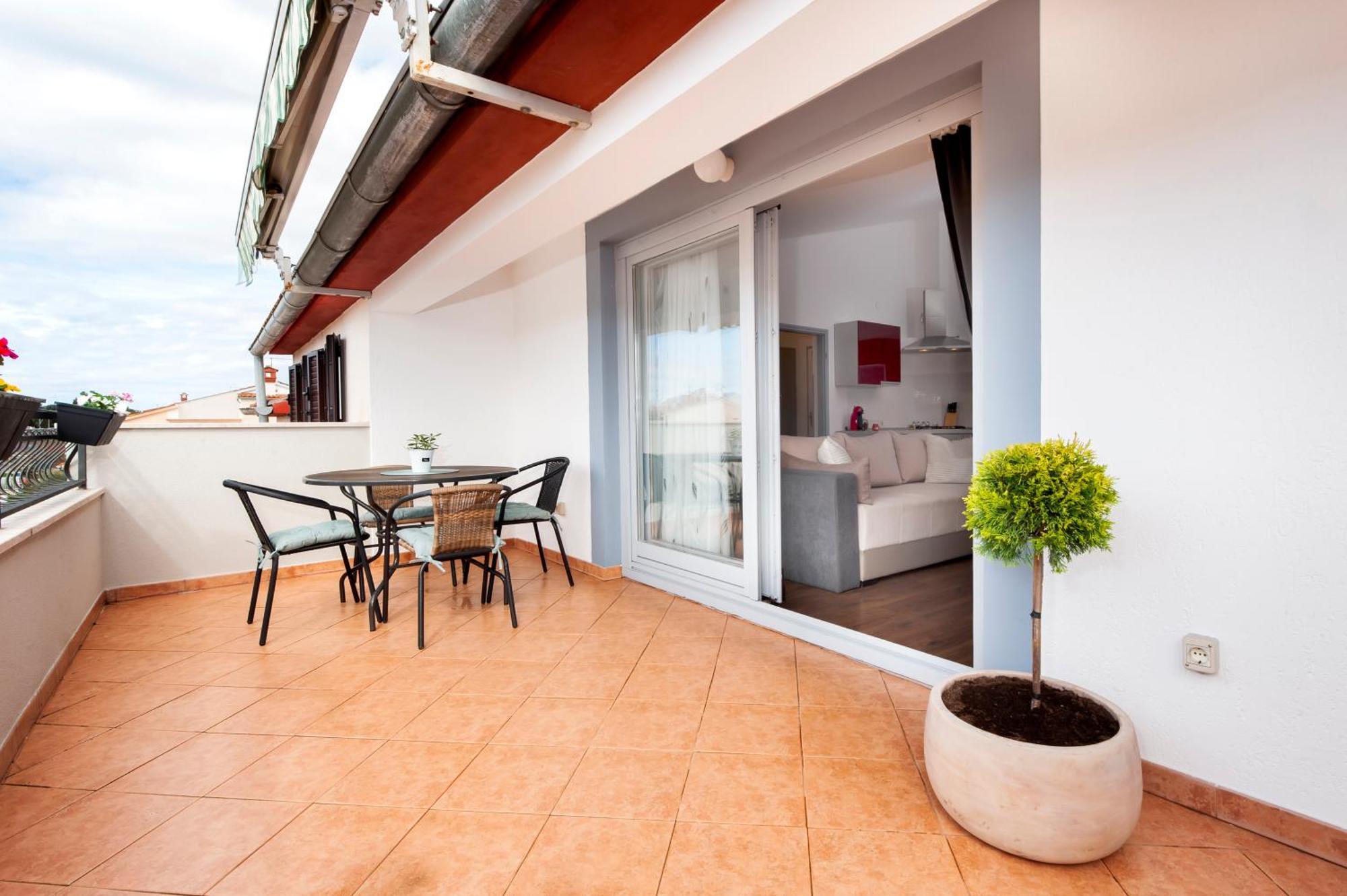 Mate & Mira Apartment โรวีน ภายนอก รูปภาพ