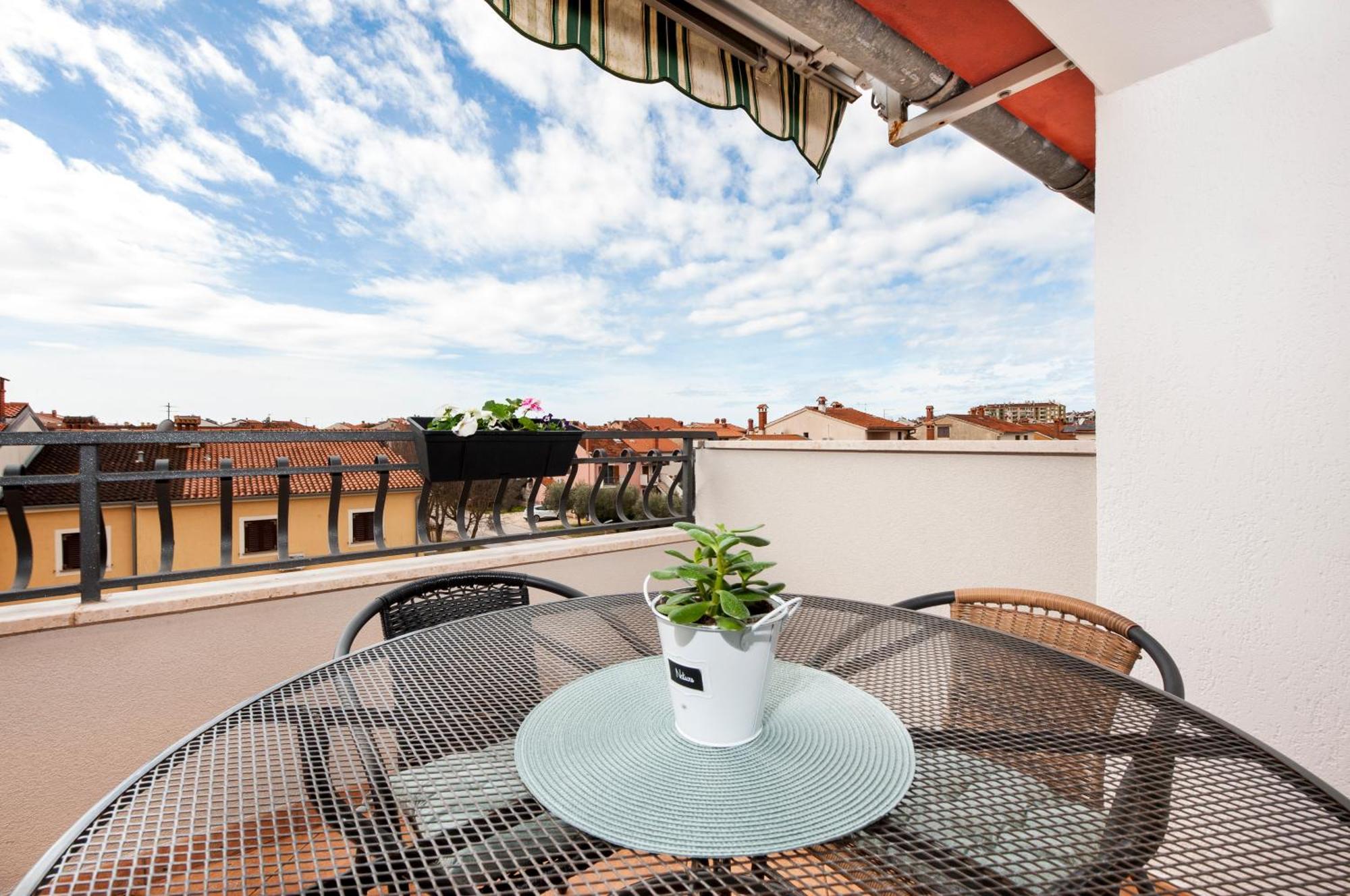 Mate & Mira Apartment โรวีน ภายนอก รูปภาพ