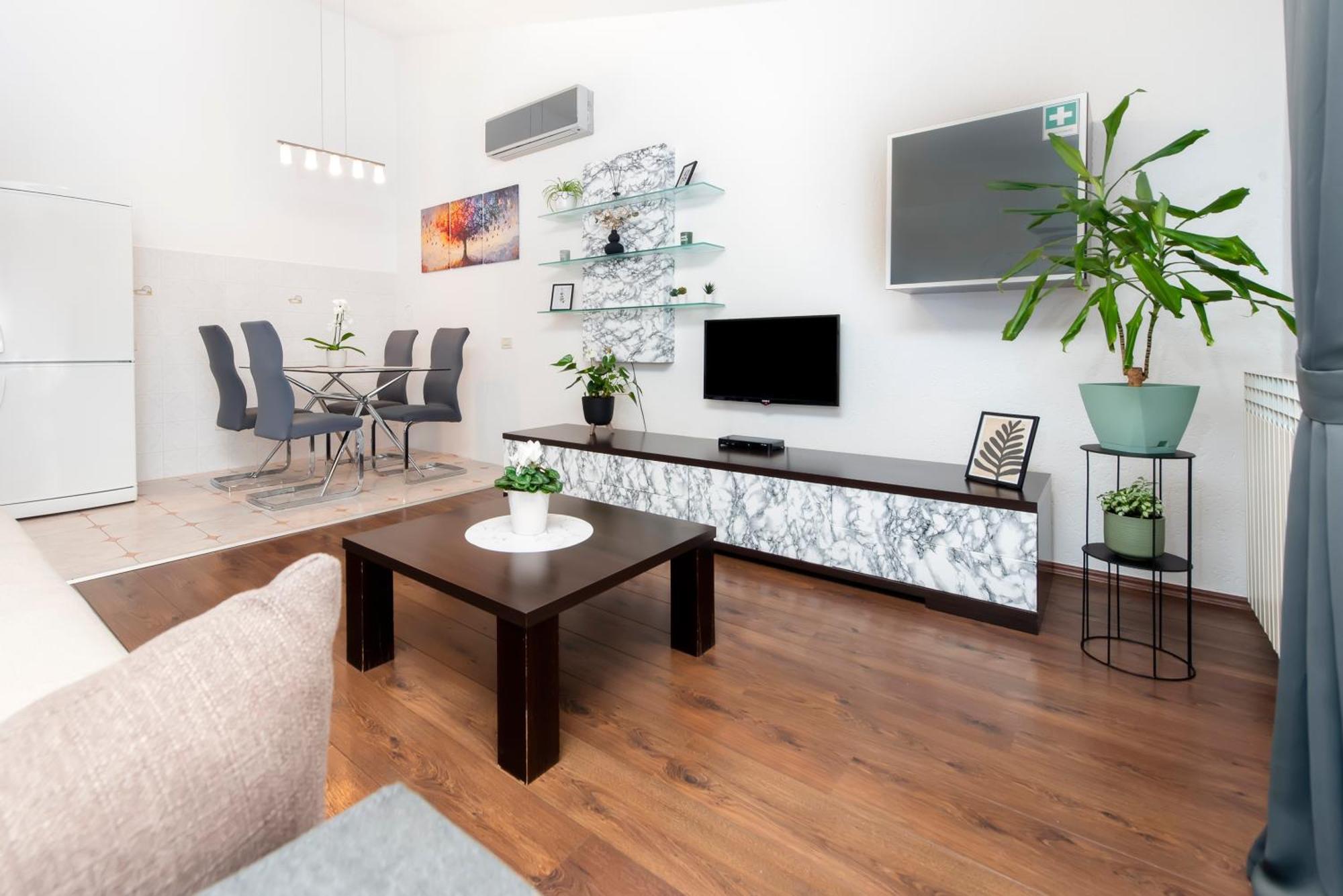 Mate & Mira Apartment โรวีน ภายนอก รูปภาพ